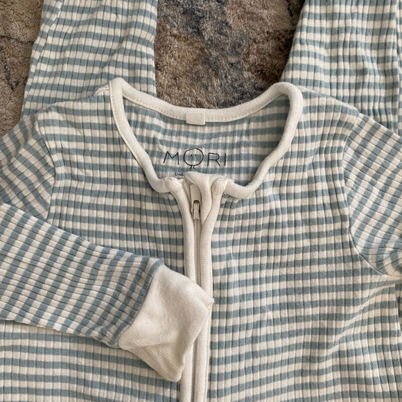 Mori Bundle, 9-12 months: Striped One Pieces and a Peter Rabbit Onesie - Picture 3 of 5